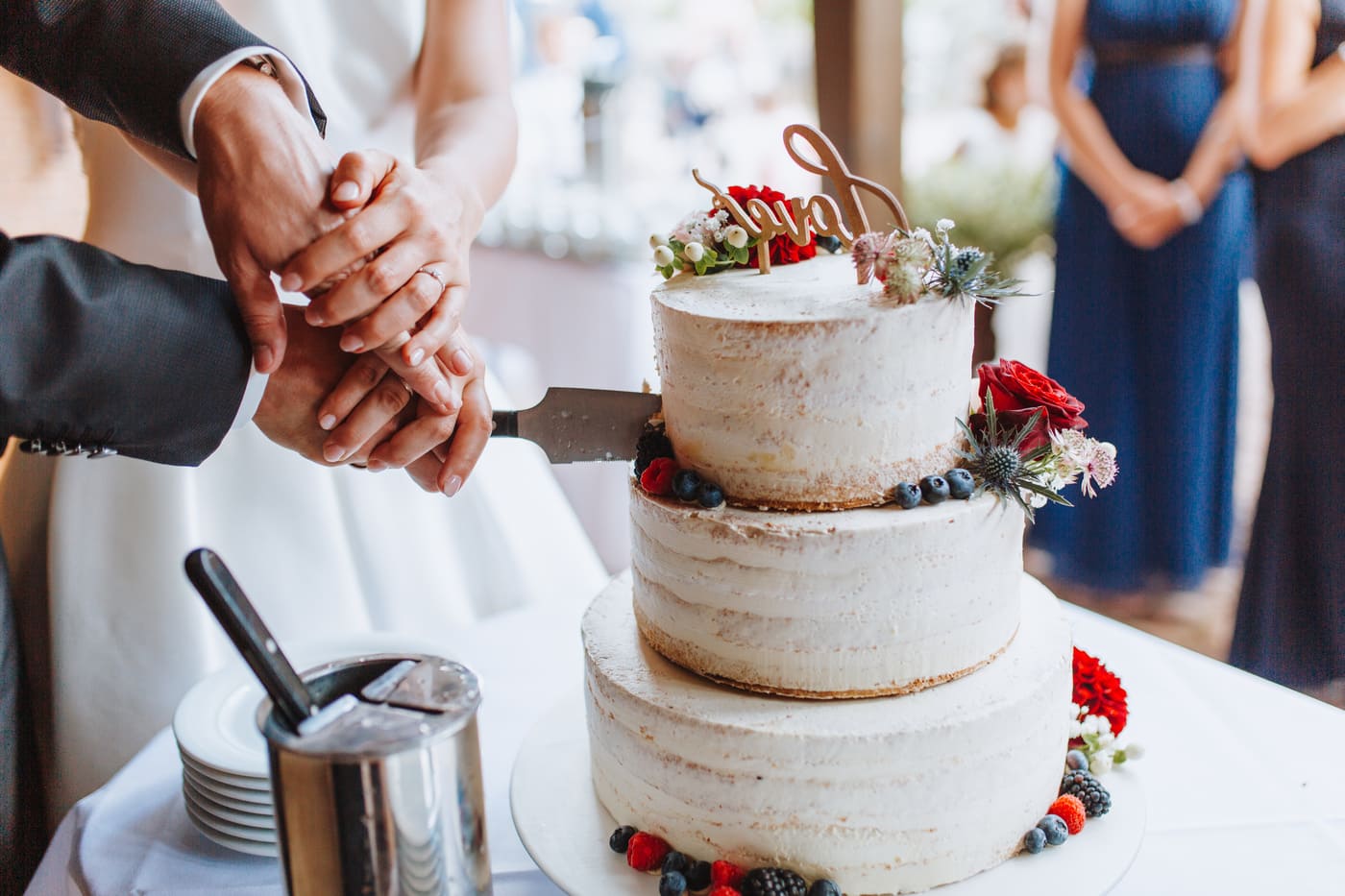 divine-cakes-wedding-homepage-image-AdobeStock-286061630.jpg